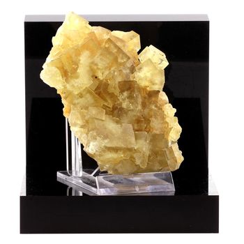 Fluorite. 1635.0 ct.