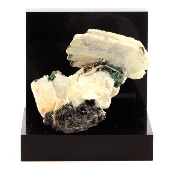 Anglesite. 264.3 ct.