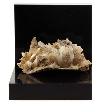 Aragonite. 76.6 ct.