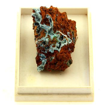 Sénégalite sur Turquoise. 84.3 ct.