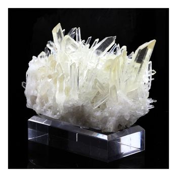 Quartz (Macle). 2046.0 ct.