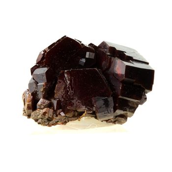 Vanadinite. 500.0 ct.