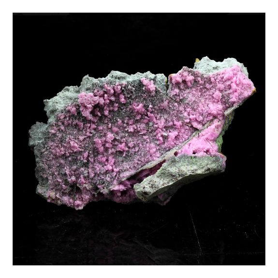 Cobalto Calcite. 238.5 ct.