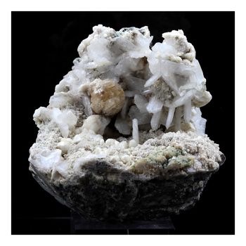 Stilbite + Powellite. 740.5 ct.