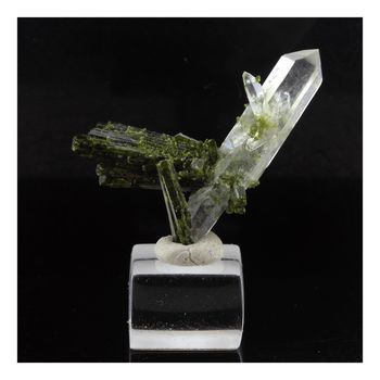 Epidote + Quartz. 5.9 ct.