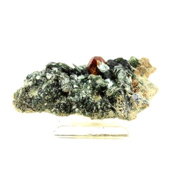 Grenat Hessonite + Clinochlore. 225.0 ct.