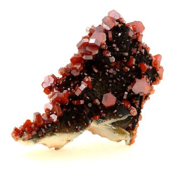 Vanadinite. 900.0 ct.