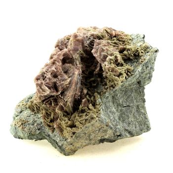 Axinite + Clinozoisite. 3500.0 ct.