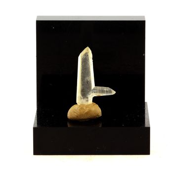 Quartz Macle. 9.5 ct.