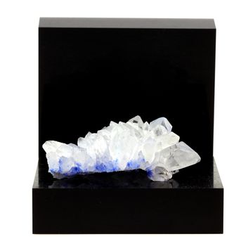 Quartz + Dumortierite. 268.0 ct.