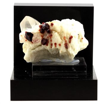 Grenat, Orthose, Quartz. 663.5 ct.