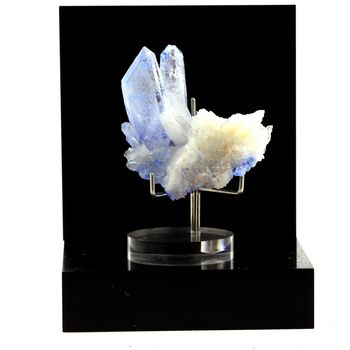 Quartz + Dumortierite. 162.0 ct.