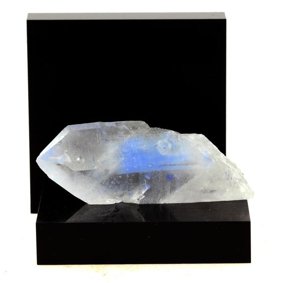 Quartz + Dumortierite. 140.5 ct.