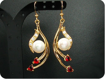 2x10mm White Fresh Water Pearl Ruby Gold Earrings
