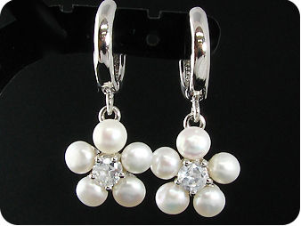 10x4mm White Fresh Water Pearl Round Cut Earrings