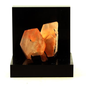 Calcite. 223.5 ct.