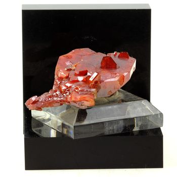 Vanadinite. 142.0 ct.