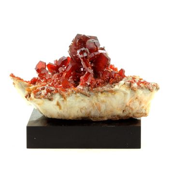 Vanadinite. 628.0 ct.