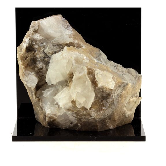 Calcite. 1650.0 ct.