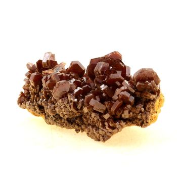 Vanadinite. 140.0 ct.