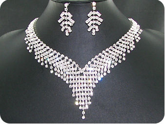 200x3mm Simulated Diamonds Necklace Earrings Set