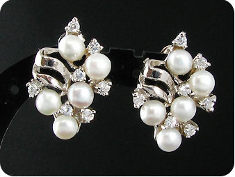 10x4mm White Fresh Water Pearl Round Cut Earrings