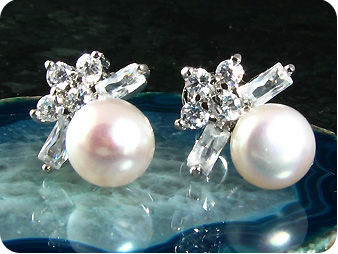 2x7mm White Fresh Water Pearl Round Cut Earrings