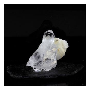Quartz + Baryte. 84.32 ct.