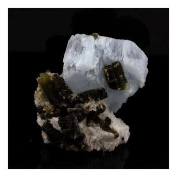 Alkali-beryl + Tourmaline. 67.17 ct.