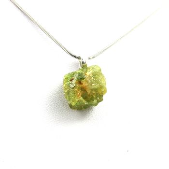 Collier Grenat Grossulaire brut. 36.28 ct.