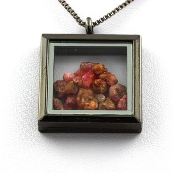Collier Spinelle brut.
