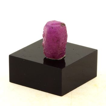 Ruby. 8.0 ct.