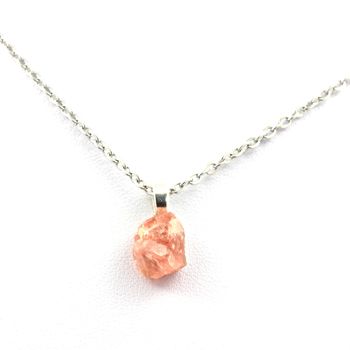Collier Fluorite rose brut. 9.50 ct.