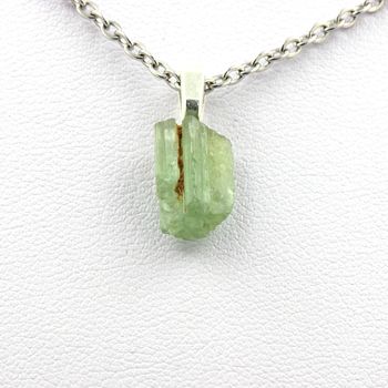 Collier Spodumene Hiddenite brut. 5.65 ct.