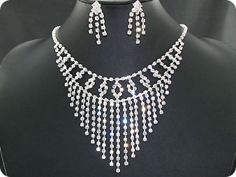 230 x 5-3mm White Simulated Diamonds Necklace Earrings Set