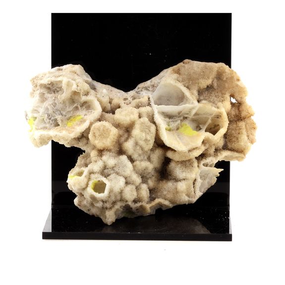 Calcite +  Aragonite + Sulphur. 816.0 ct.