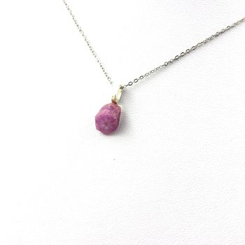 Collier Rubis brut. 6.67 ct.