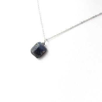 Collier Saphir brut. 12.37 ct.