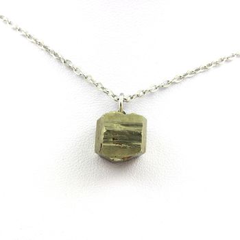 Collier Pyrite brut. 32.82 ct.