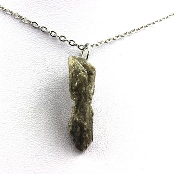 Collier Gypse brut. 15.28 ct.