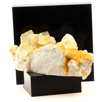 Calcite. 725.0 ct.