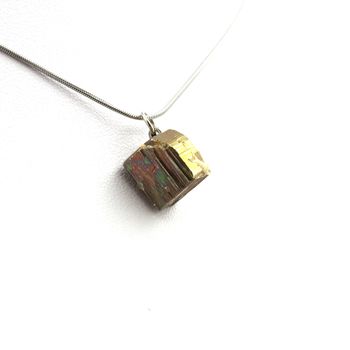 Collier Pyrite brut. 20.4 ct.