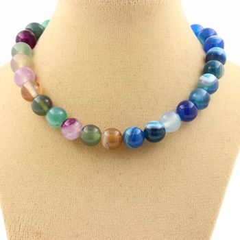 Collier perles Agate rubanée bleu + Agate rubanée multicolore 8 mm. Chaine en acier inoxydable.