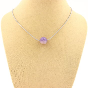 Collier 1 perle Mica violet mat 8 mm. Chaine en acier inoxydable.