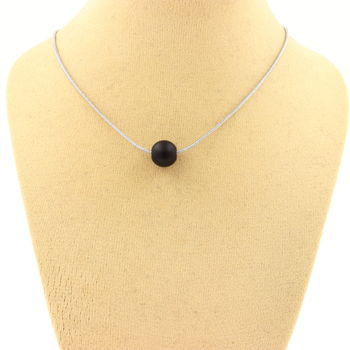 Collier 1 perle Onyx noir mat 8 mm. Chaine en acier inoxydable.