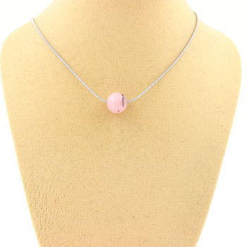 Collier 1 perle Opale rose 8 mm. Chaine en acier inoxydable.