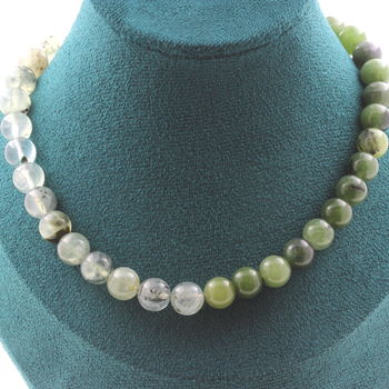 Collier perles Prehnite d'Afrique + Jade 8 mm. Chaine en acier inoxydable.