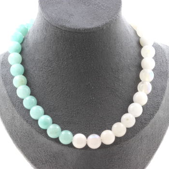 Collier perles Angélite 10 mm + Pierre de lune 10 mm. Chaine en acier inoxydable.