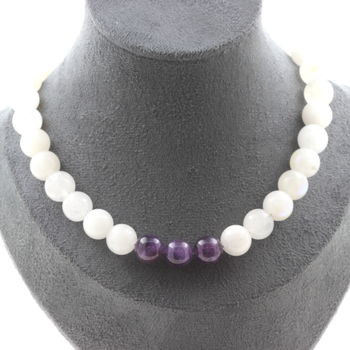 Collier perles Pierre de lune 10 mm + Améthyste 10 mm. Chaine en acier inoxydable.