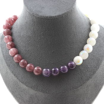 Collier perles Améthyste 10 mm + Pierre de lune 10 mm + Lépidolite 10 mm. Chaine en acier inoxydable.